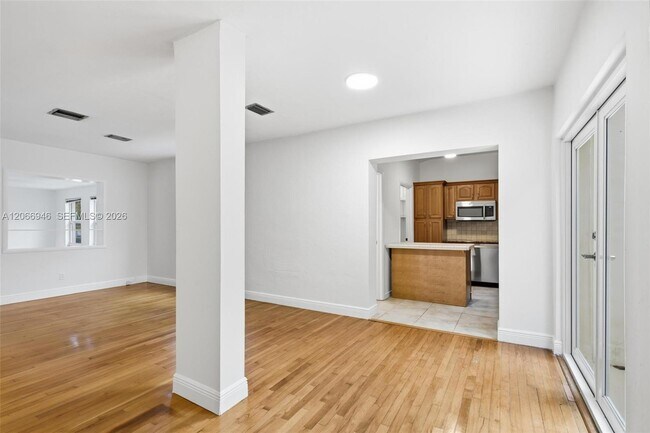 Building Photo - 2355 Overbrook St