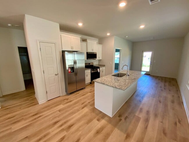 Building Photo - 611 Stillwater Cv