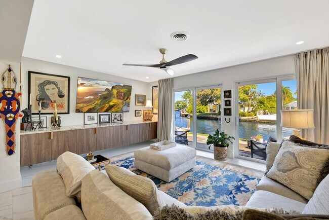 Building Photo - 1981 Coral Gardens Dr