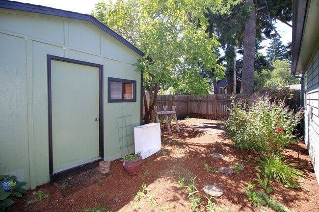 Building Photo - 6416 SE 80th Ave
