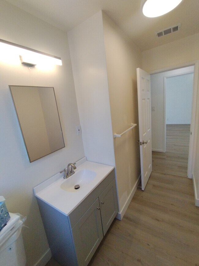 Building Photo - 21634 Linda Dr