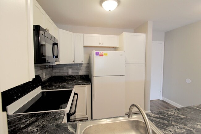Building Photo - 1396 Hunters Rd