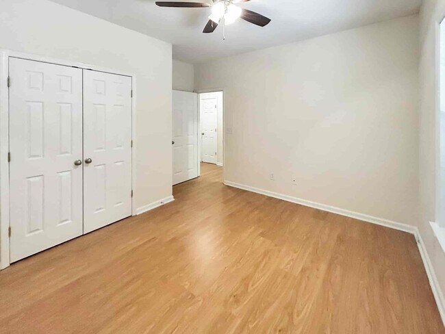 Building Photo - 4033 Edgecomb Dr