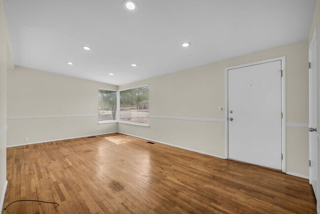 Building Photo - Cottonwood Heights