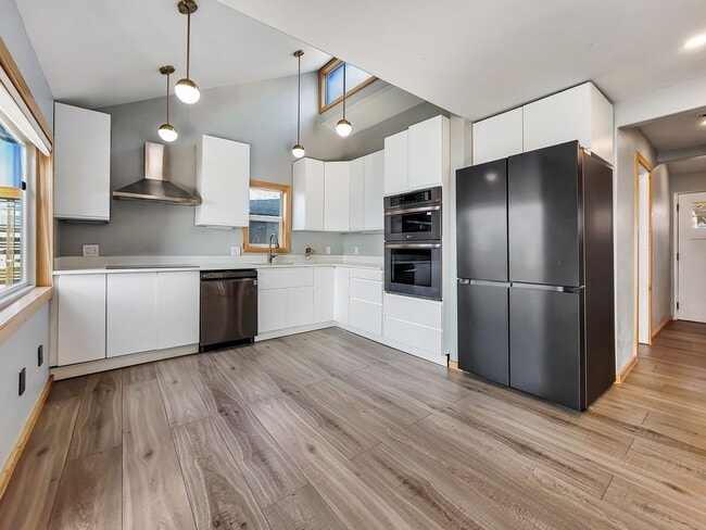 Building Photo - Remodeled Alki Beach Home with Puget Sound Views
