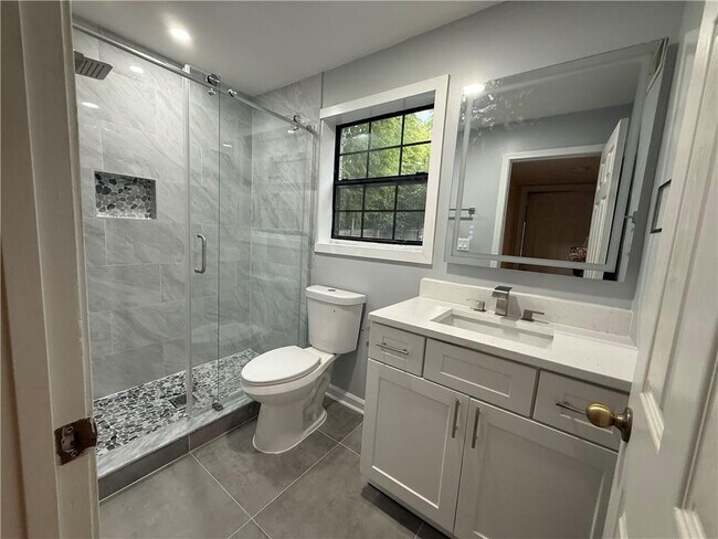 Building Photo - 410 Candler Park Dr NE
