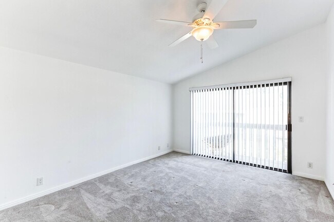 Building Photo - 45324 Driftwood Dr
