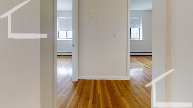 Building Photo - 2Br/1Bth, Great location, easy access to Mass Pike.  MUST SEE!!