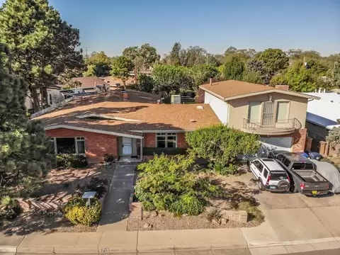 Building Photo - 713 Montclaire Dr NE