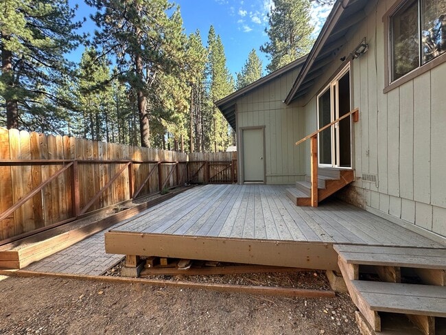 Building Photo - Well Kept Home in Quiet Neighborhood with ...