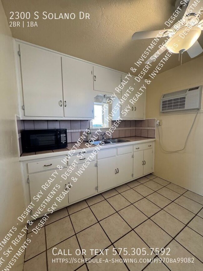 Building Photo - 2300 S Solano Dr