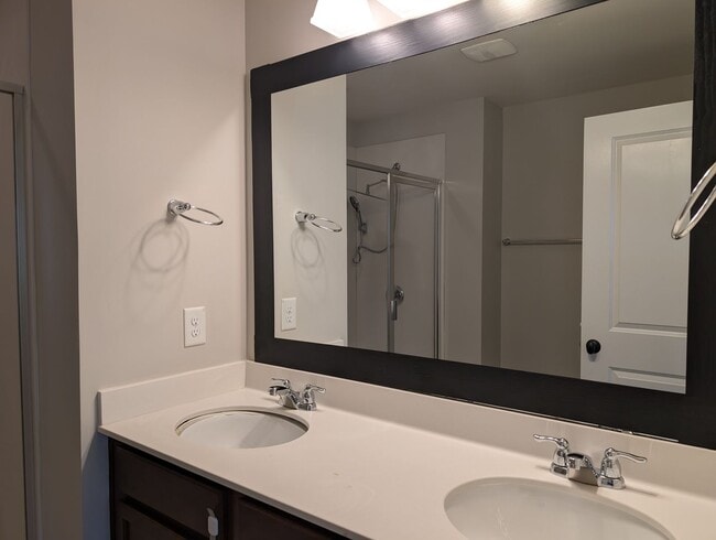 Building Photo - Beautiful Townhome located in Brightwalk!