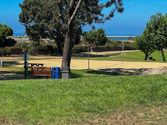Building Photo - Luxurious Coastal Living: Fully Remodeled 3-Bed, 3.5-Bath with Ocean Views in Sea Point
