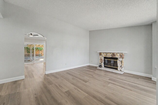 Building Photo - 2 Bedroom 2 bathroom Northside of Yuba City