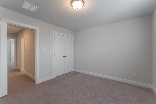 Building Photo - 155 Renodes Garden Ln