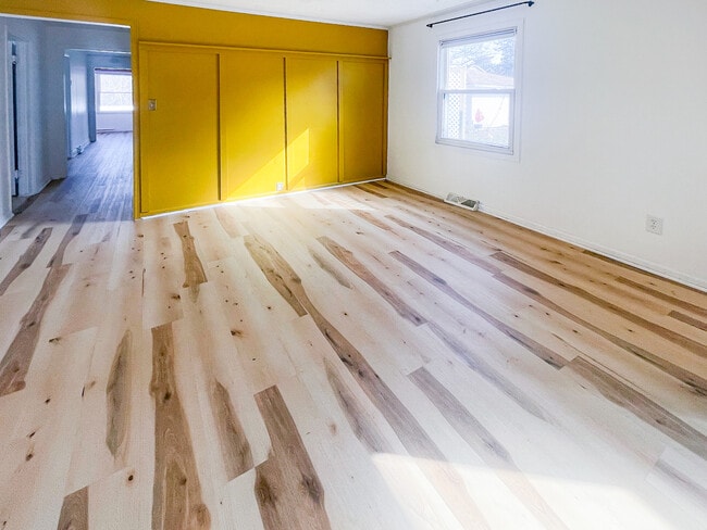 Building Photo - 705 State St