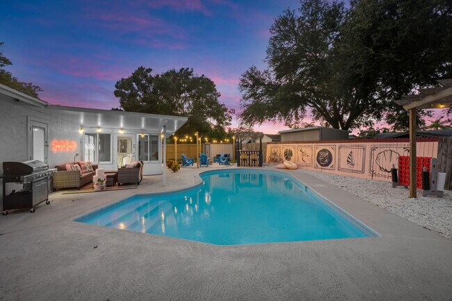 Building Photo - 7957 CottonWoode Dr