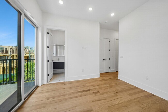 Building Photo - 169 Bowers St