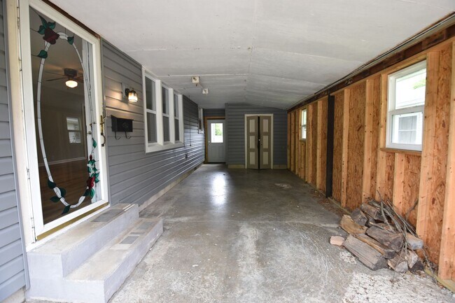 Building Photo - Fortville 3 bedroom Home
