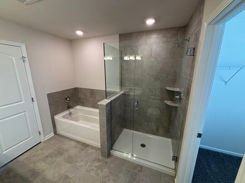 Building Photo - 1502 Salt Springs Dr