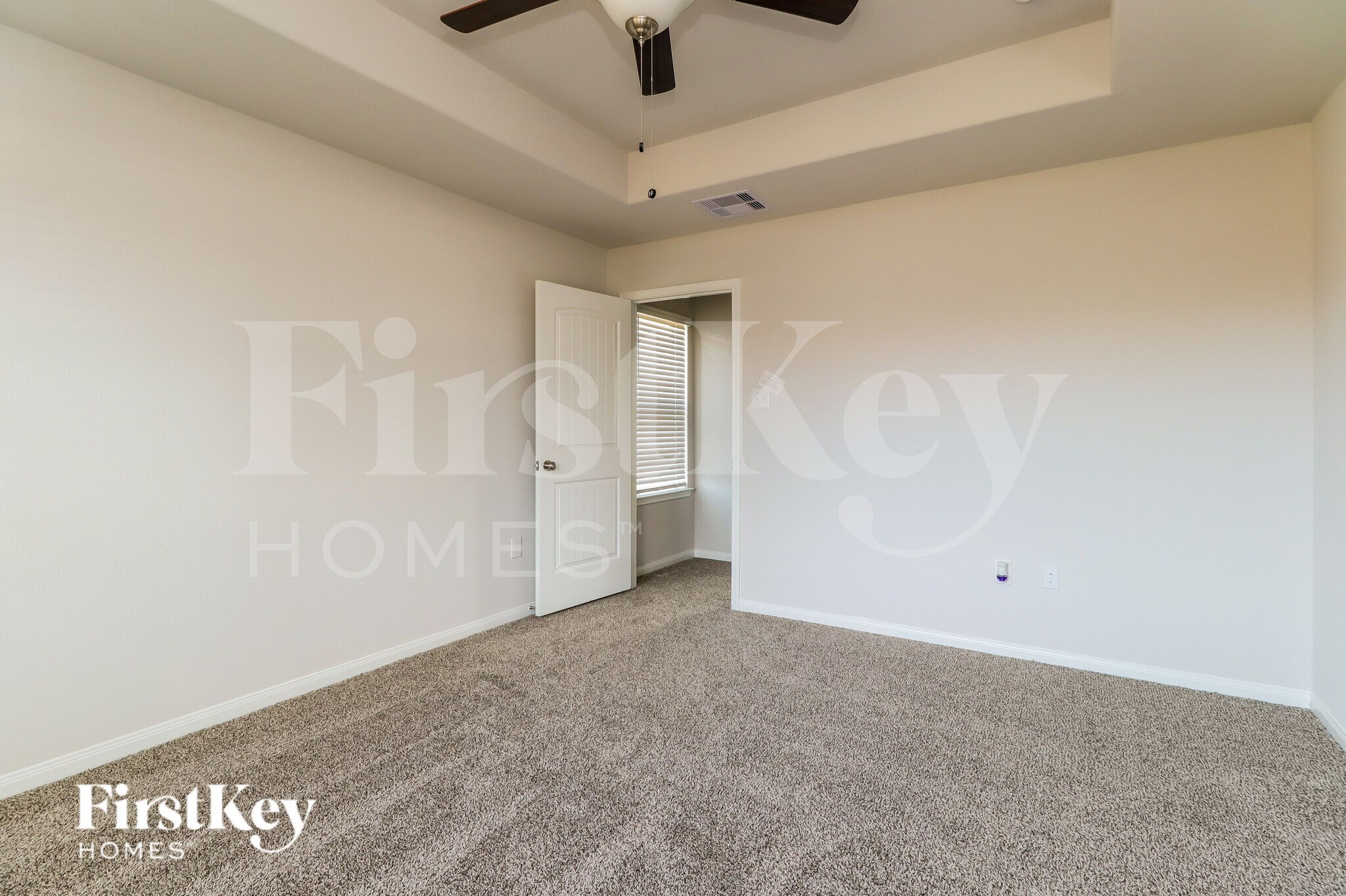 Building Photo - 14705 Country Club Dr
