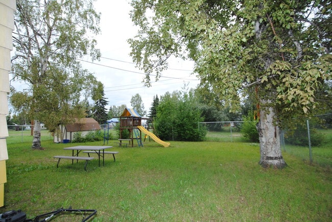 Building Photo - 2 Bed 1 Bath in Great Location!