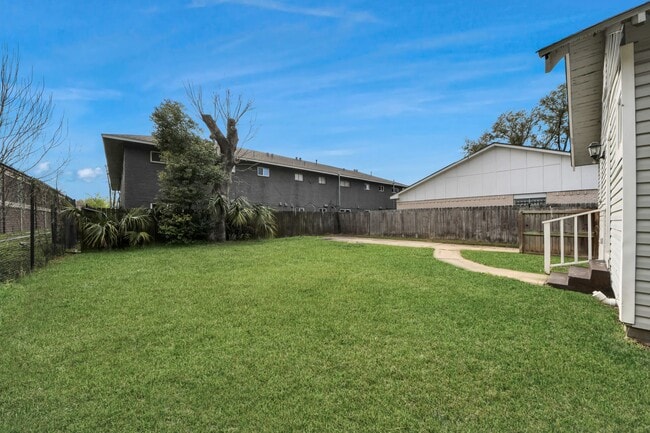 Building Photo - 2820 Holman St