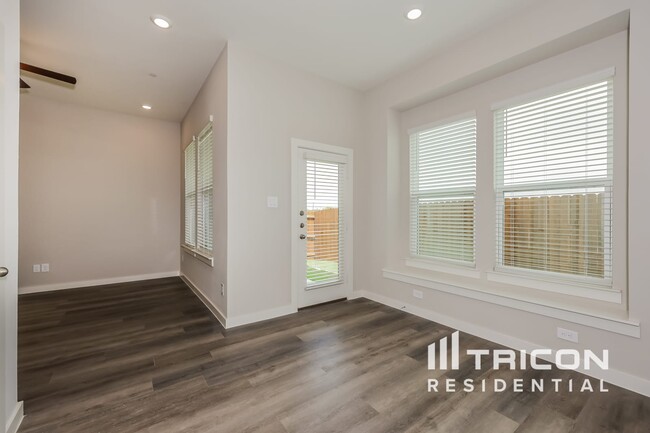Building Photo - 210 Holbeck Cir