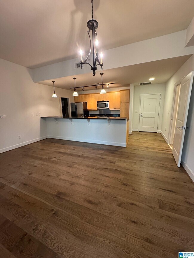 Building Photo - 1040 Broadway St