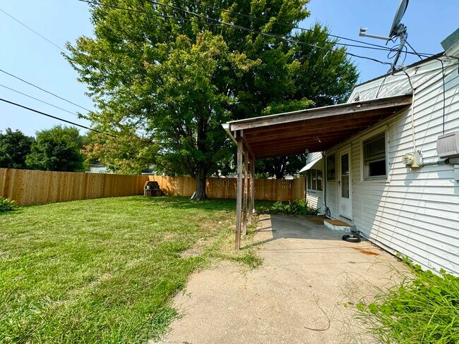 Building Photo - 1401 E 23rd Ave