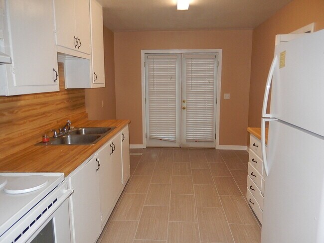 Building Photo - SPACIOUS Quincy 2/1 w/ Wood Floors, All New Windows, New Deck, over 1200 sq ft, & More! $1095/mon...