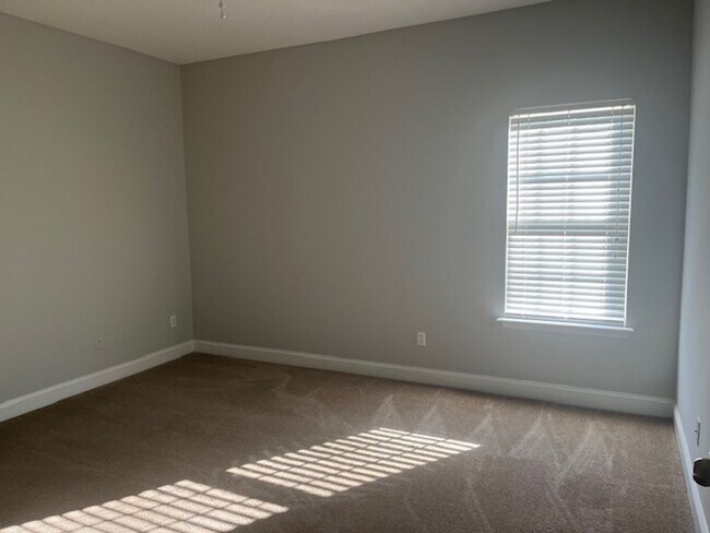 Building Photo - 112 Huntingdon Dr