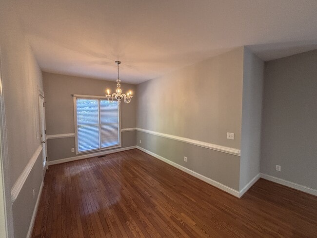 Building Photo - 420 Lake Forest Dr SE