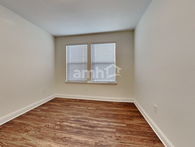Building Photo - 118 Banyan Frst Dr