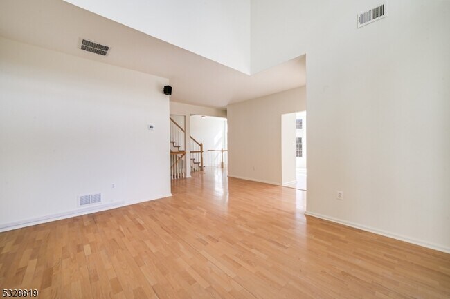 Building Photo - 103 Crown Ct