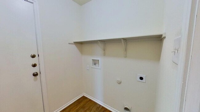 Building Photo - 411 Quail Hollow Dr