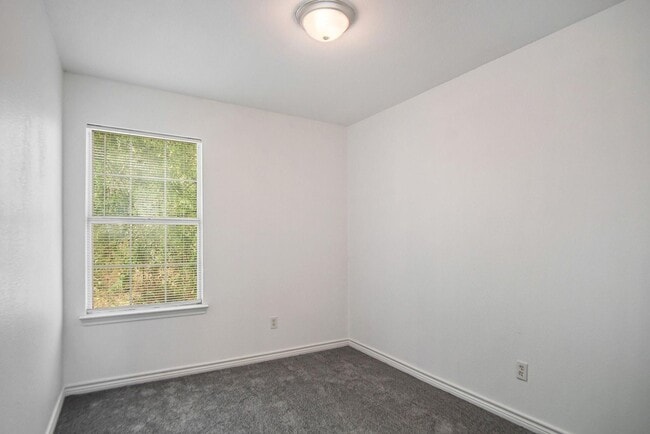 Building Photo - 2621 Lee Ave