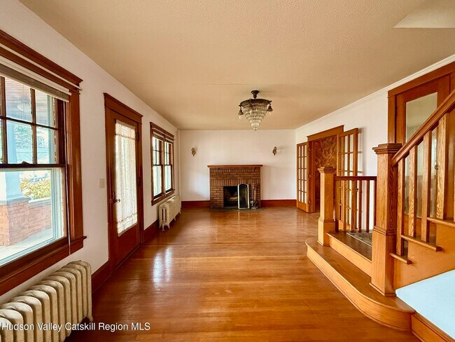 Building Photo - 421 Albany Ave