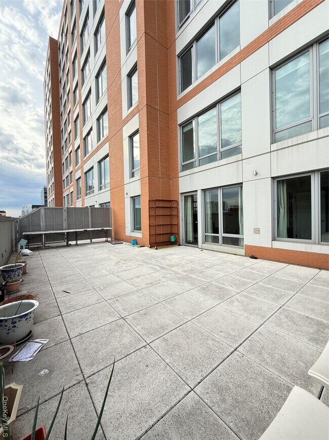 Building Photo - 138-35 39th Ave