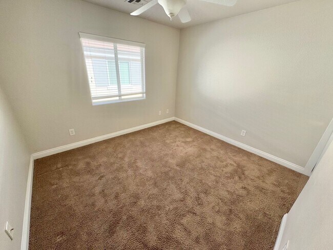 Building Photo - HERE'S THE PERFECT PLACE TO CALL HOME! 3 BEDROOM 2.5 BATHROOM TWO STORY TOWNHOUSE,