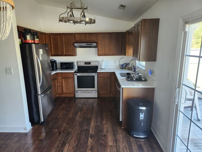 Building Photo - Sneads Ferry charm in Justice Farms
