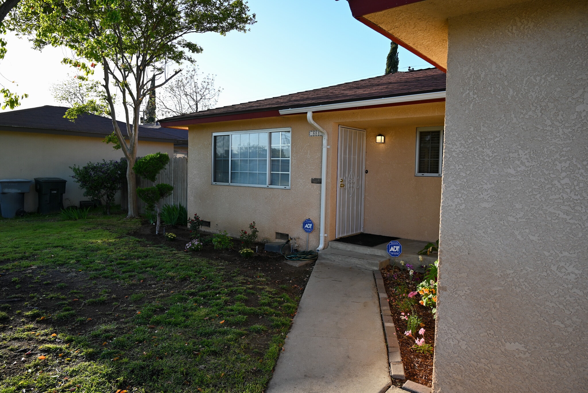 Building Photo - 881 W Rialto Ave