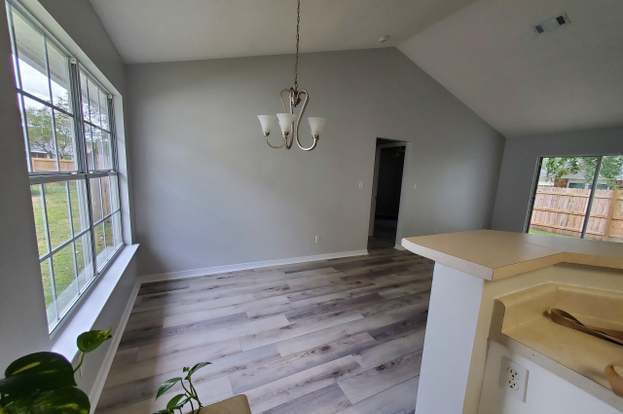Building Photo - 852 Ladner Dr