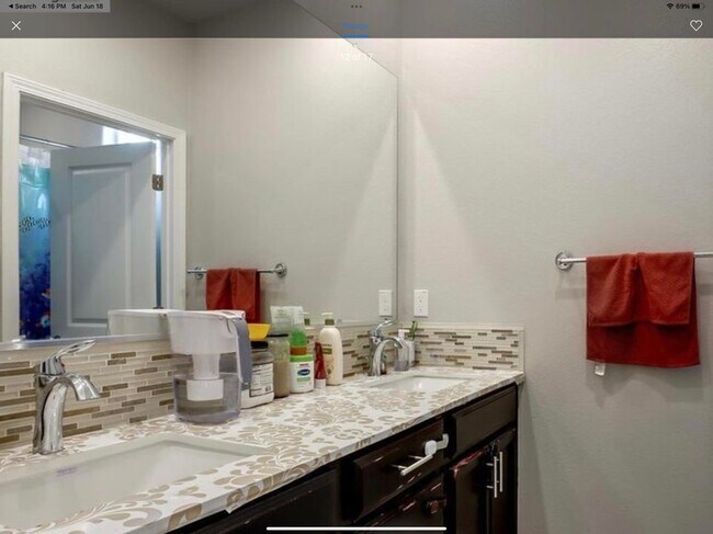 2nd Bath with 2 vanities - 24240 Nora Cir