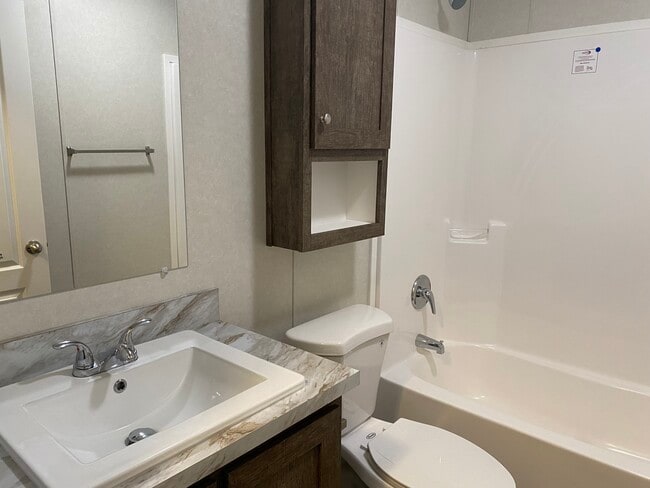 Building Photo - 3413 Bissell Rd