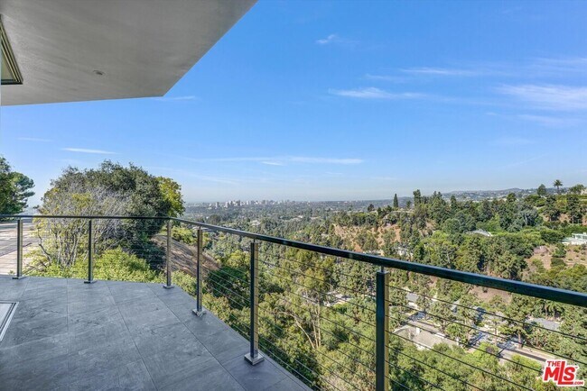 Building Photo - 9400 Readcrest Dr