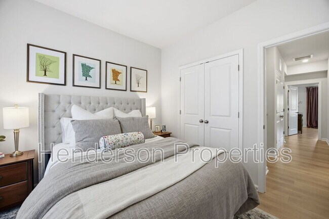 Building Photo - 3008 Oak Landing Dr