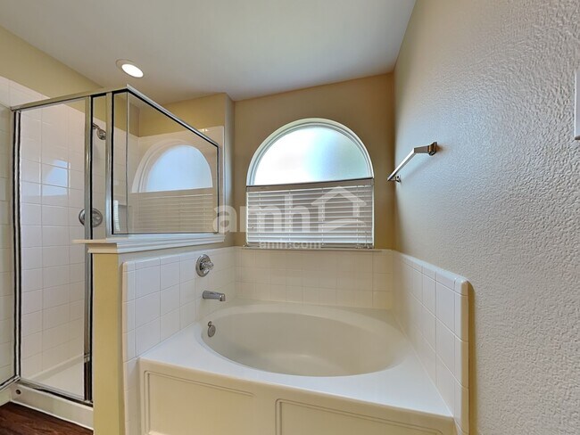 Building Photo - 210 Dartmouth Dr