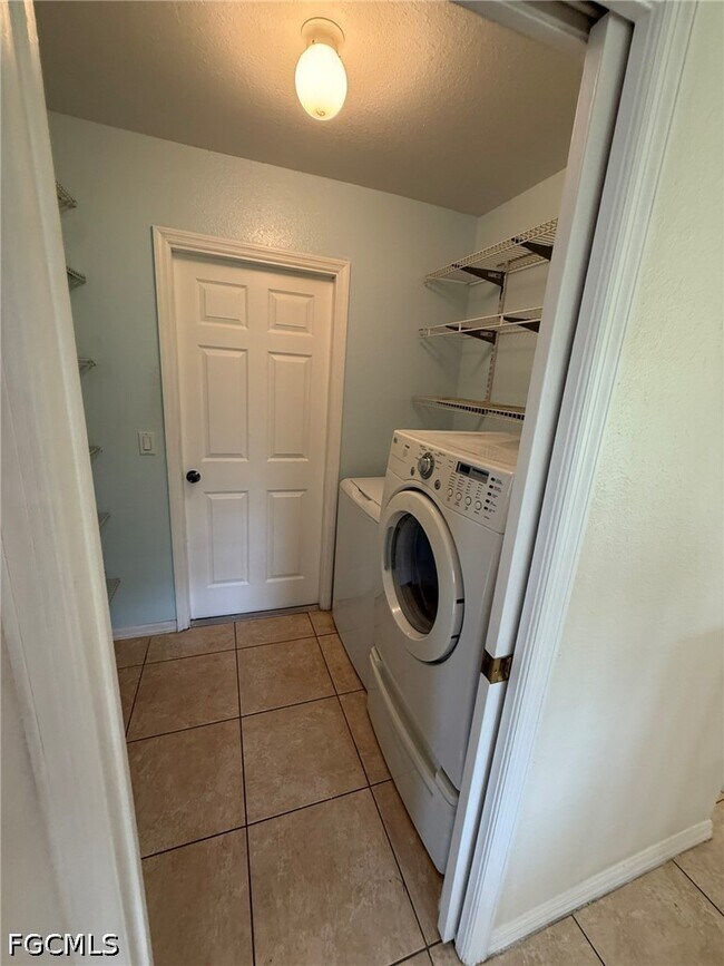 Building Photo - 911 SE 31st St