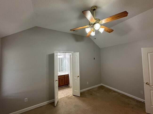 Building Photo - Lovely Cordova home. Fresh Paint and New Carpet! Fenced backyard and eat in kitchen. Pets are wel...